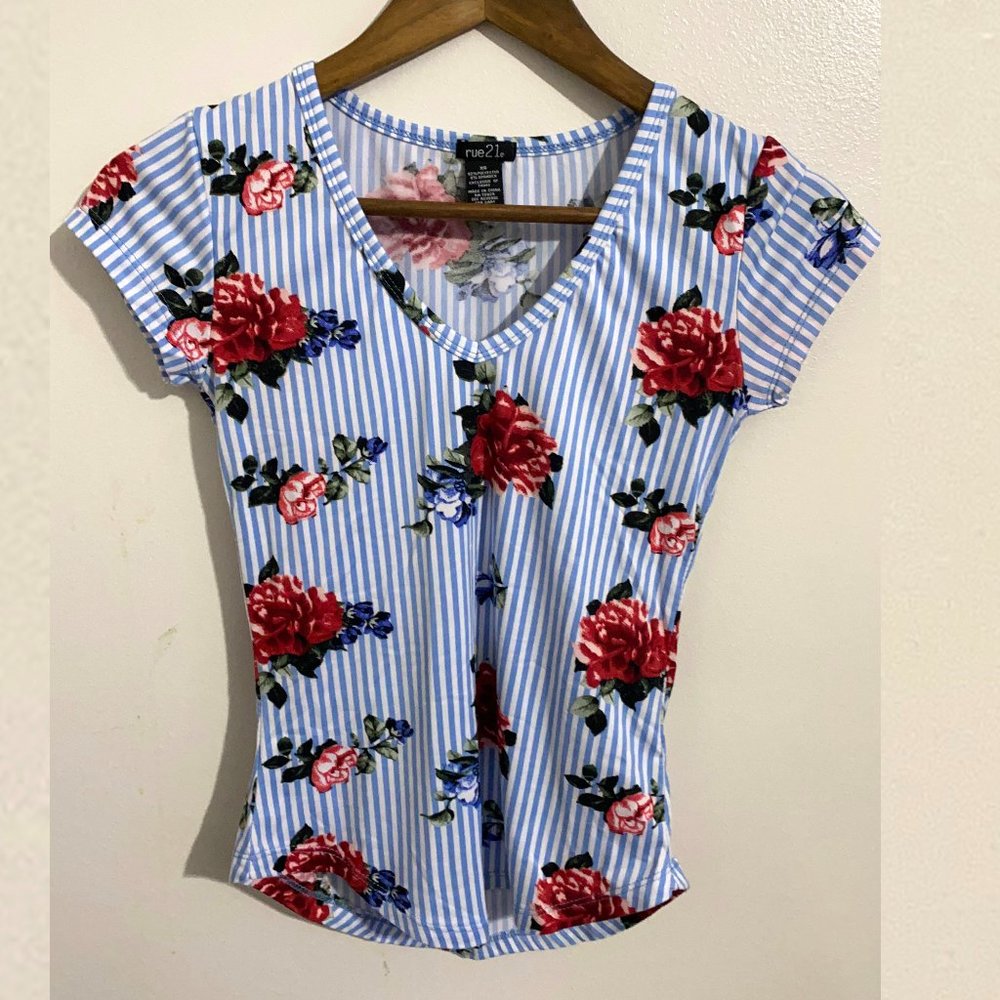 rue21 Short Sleeve Blue and White Striped Floral Shirt